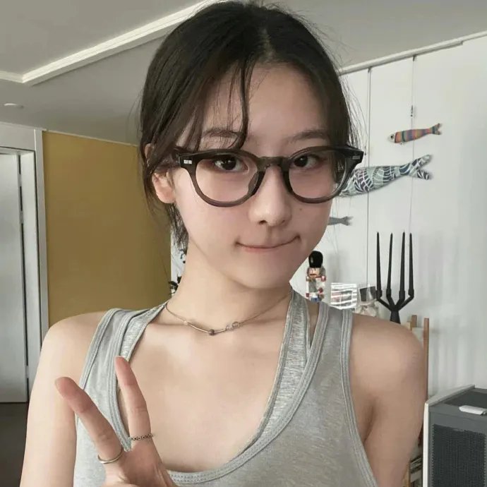 赤裸女羔羊海报